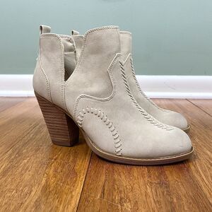 Daisy Fuentes Faux Leather Ankle Boots Slip On Stitched Womens 7.5M Tan Western